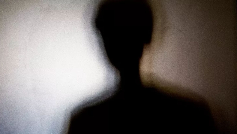 Ζευγάρι Ισπανών καταγγέλλει παραφυσικά φαινόμενα στο σπίτι του: «Βλέπουμε σκιές και ακούμε βήματα»