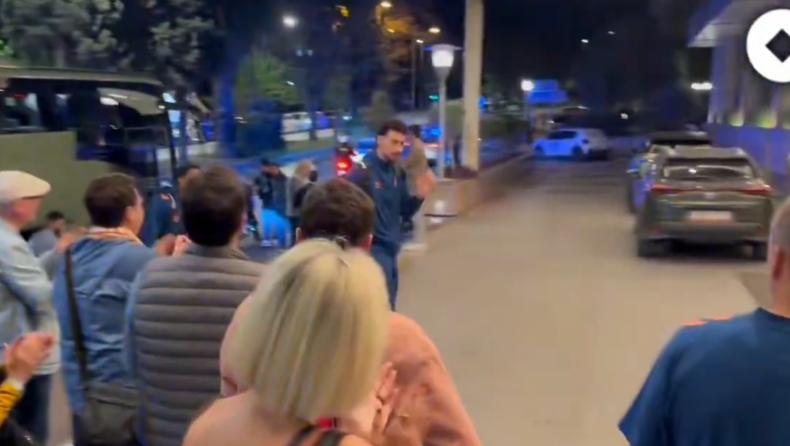 Παναθηναϊκός - Βαλένθια: Θερμή υποδοχή των Ισπανών στο ξενοδοχείο τους στη Αθήνα