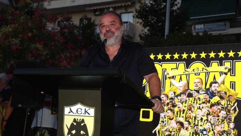 ΑΕΚ: Το μήνυμα του Μάριου Ηλιόπουλου σε φανέλα ενός μικρού φίλου του Ολυμπιακού