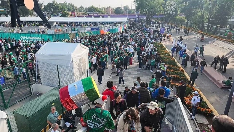 Μεξικό - Νότια Αφρική: Πανζουρλισμός έξω από το «Αζτέκα» πριν από την πρεμιέρα