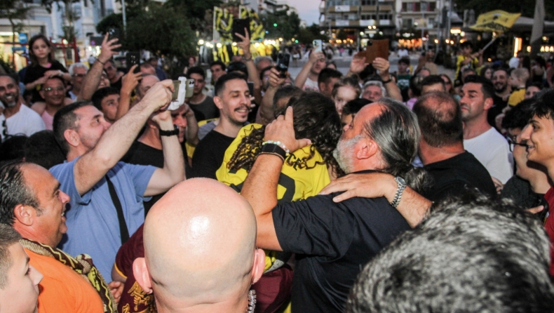 Ο κόσμος της ΑΕΚ υποδέχεται με... λύσσα και υποκλίνεται στο πιο μάγκικο!