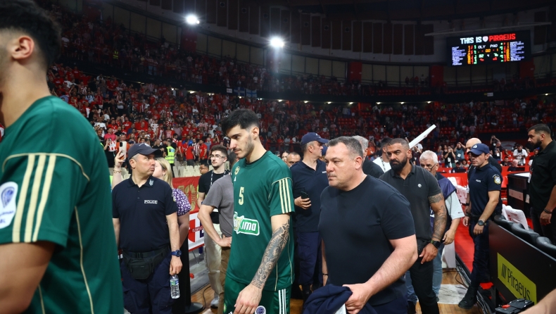 Ολυμπιακός - Παναθηναϊκός 82-76: Έντονες διαμαρτυρίες των «πρασίνων» στους διαιτητές στη φυσούνα!