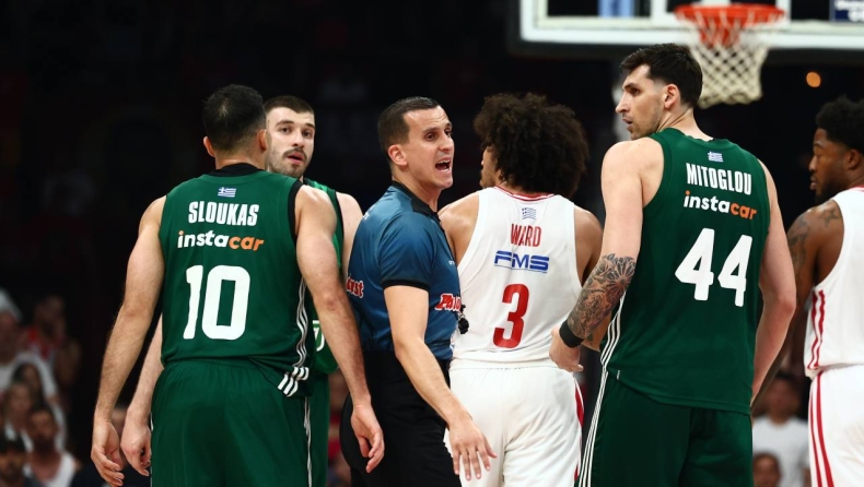 Ο διαιτητής Τσιμπούρης έκανε καταγγελία πως κουκουλοφόροι έγραψαν συνθήματα στον τοίχο του σπιτιού του