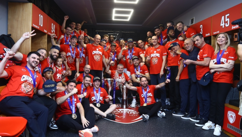 Ολυμπιακός: Η αναμνηστική φωτογραφία και η ομιλία των Αγγελόπουλων