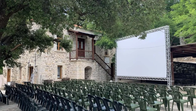 Το μυστικό χωριό της Χαλκιδικής που κάθε καλοκαίρι γίνεται θερινό σινεμά