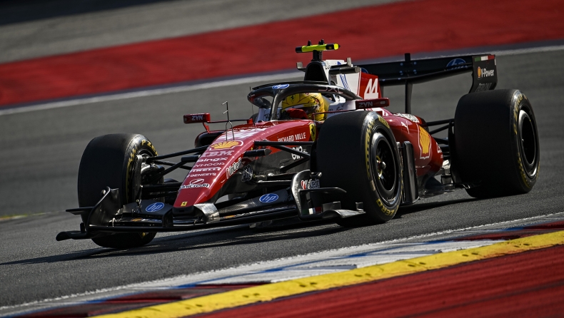 F1, Μ. Βρετανία: O Χάμιλτον ταχύτερος στο FP1 με τη Ferrari 