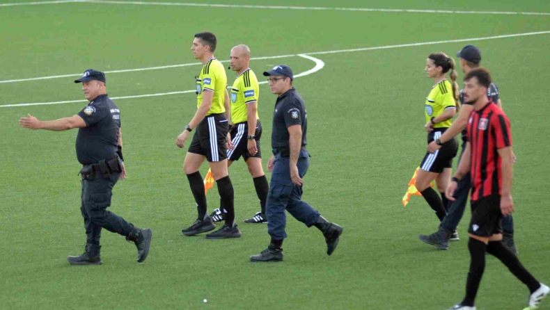 Ελλάς Σύρου: «Ο αγώνας με τον Απόλλωνα Καλαμαριάς αλλοιώθηκε από τον διαιτητή, του ζητάμε να αυτοεξαιρεθεί»