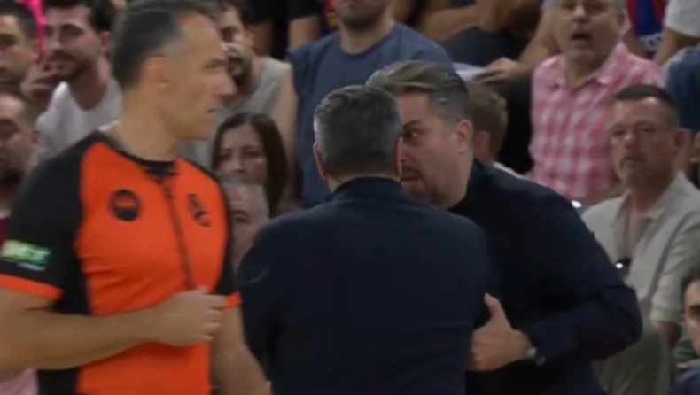 Μπαρτσελόνα - Ολυμπιακός: Η στιγμής της έντασης με Παππά και Μπαφέ στον πάγκο