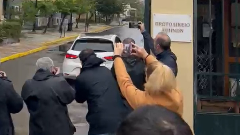 Basketgate: Λιόλιος και Μαυραγάνης έφθασαν στην Ευελπίδων για την απολογία τους (vid)