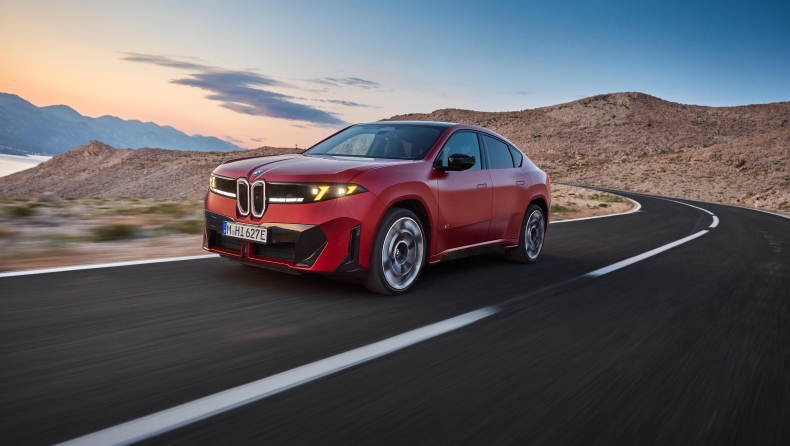 BMW iX4: Η νέα ηλεκτρική εποχή της BMW περνά από την Αθήνα