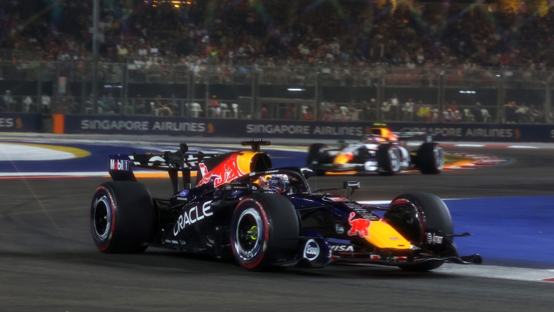 F1: Pole για Φερστάπεν στη Σιγκαπούρη με τις Ferrari σε απόσταση αναπνοής