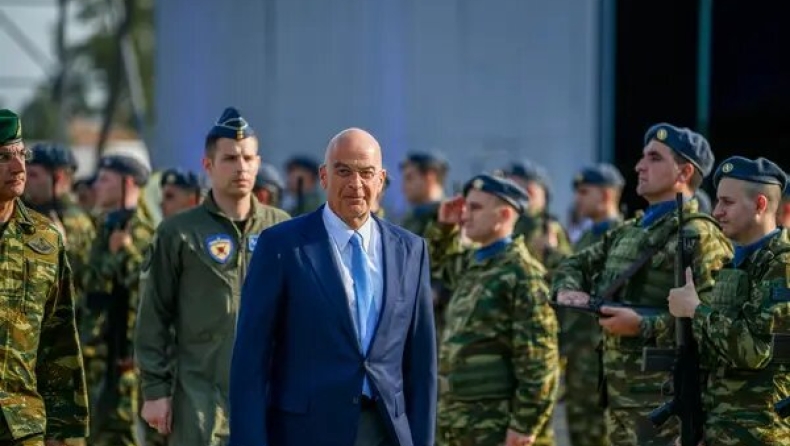 Οι ανακοινώσεις Δένδια: Όλοι στον Στρατό Ξηράς το 2026, αλλαγές στον μισθό