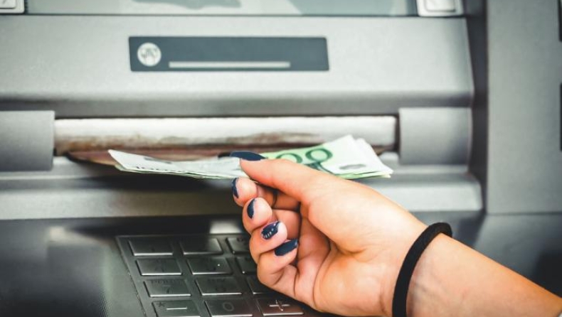 Δωρεάν αναλήψεις σε όλα τα ΑΤΜ; Ναι, αλλά υπάρχει μια εξαίρεση…