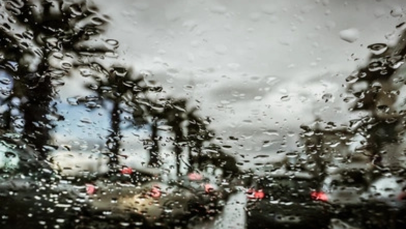 Βροχές στην Αττική: Ποιες ώρες χρειάζεται προσοχή - Προειδοποίηση Τσατραφύλλια