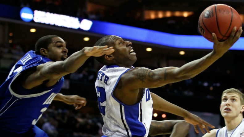 Εξετάζει Σμιθ η Καντού