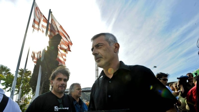 «Ένας κράχτης και πολλά εργαλεία»