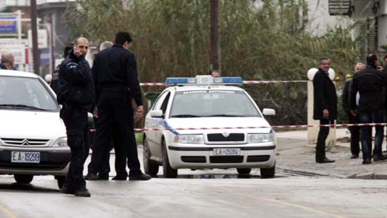 Της έκοψε το λαιμό μέσα σε καφετέρια