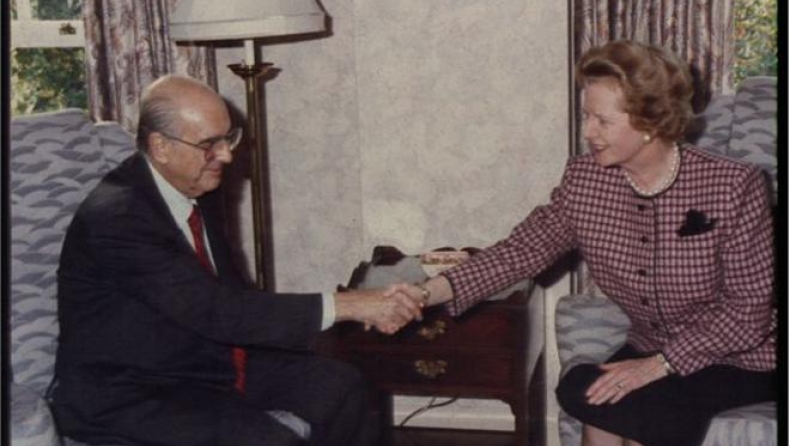 Οταν ο Ανδρέας έστηνε τη Θάτσερ