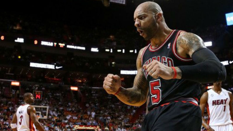 «Προσκύνησαν» Μπούζερ οι Χιτ! (vids)