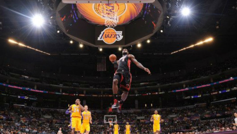 Σούπερ ΛεΜπρόν με Λέικερς! (vid)