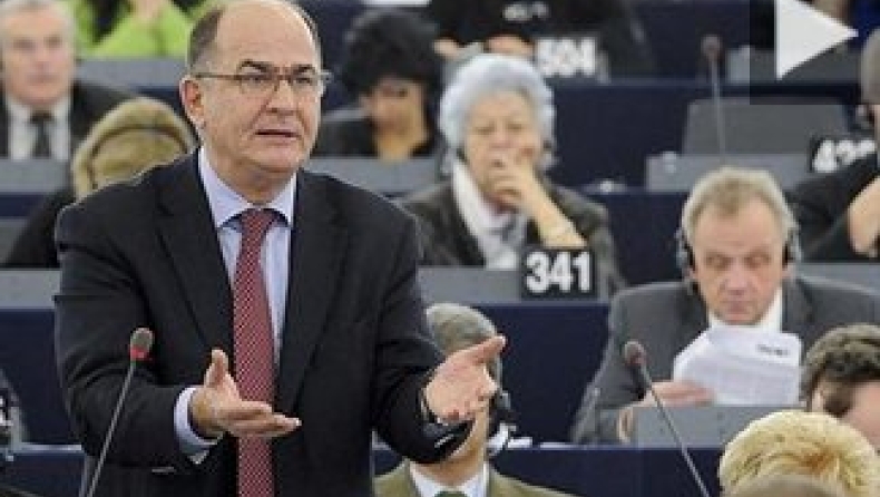 Κρίσιμη παραμένει η κατάσταση του Παπαστάμκου