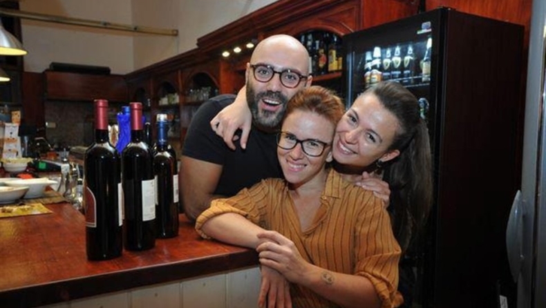 Μπαρ για κωφάλαλους!..