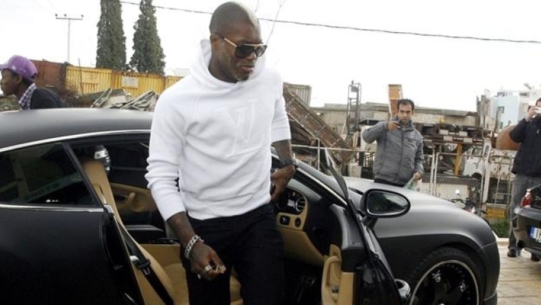 Ατύχημα με την Bentley ο Σισέ!