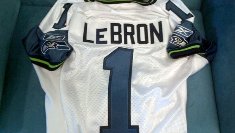 Φλερτάρει με NFL o ΛεΜπρον