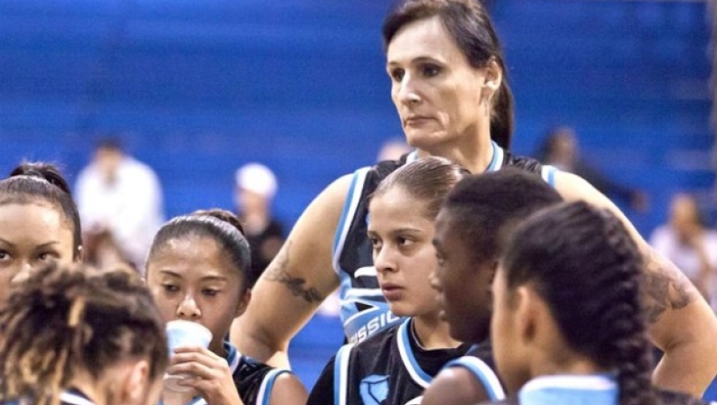 Αλλαξε φύλο και... καρφώνει (vid, pics)