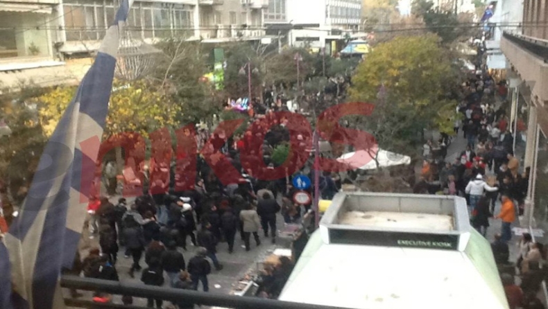 ΤΩΡΑ: Πορεία αντιεξουσιαστών στην Ερμού