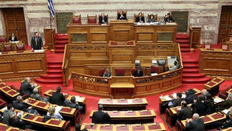 "Πλακώθηκαν" Στουρνάρας-Μαριάς για το θάνατο των δύο φοιτητών
