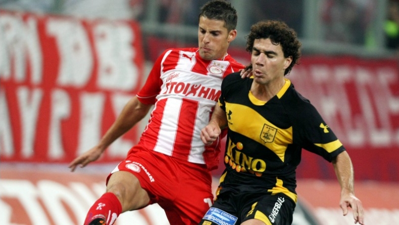 Νίκη για να παραμείνει πρώτος (vids)