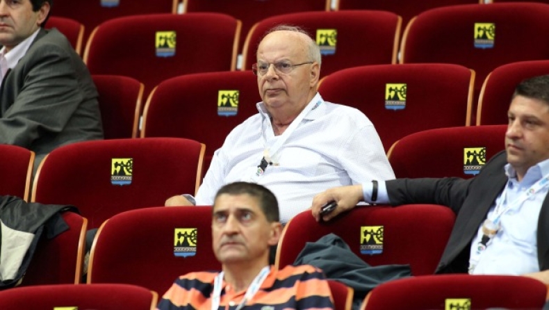 Βασιλακόπoυλος καλεί Αγγελόπουλους