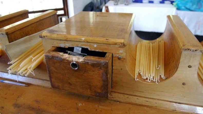 Πήραν και… τα μανουάλια!