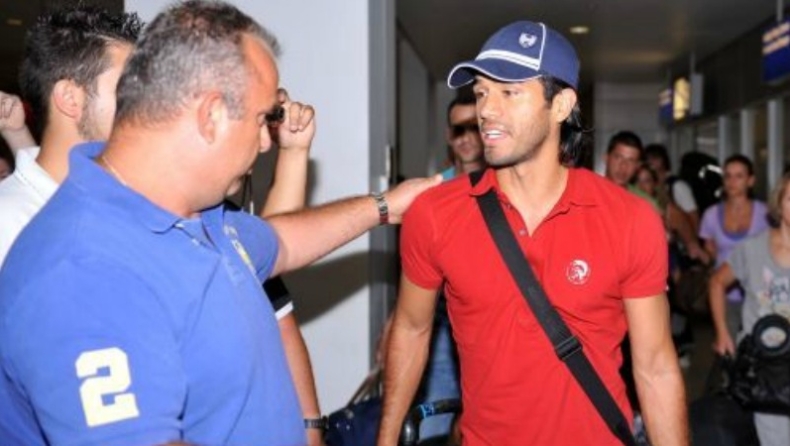 Η άφιξη του «τραυματία» Βάργκας (vid)