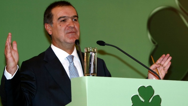 Δωρίζει αλλά και συμμετέχει!