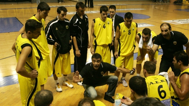 Παραίτηση με αιχμές από Xήνα