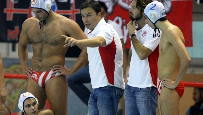 Βλάχος: «Βαρύ σκουφάκι ο Ολυμπιακός»