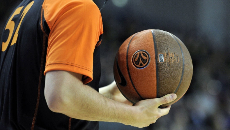 Οι «σφυρίχτρες» με Εφές