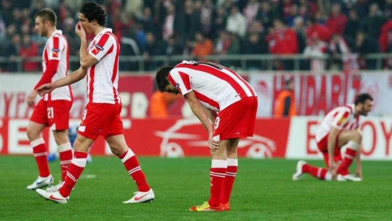 Η διαιτησία και τα δύο ημίχρονα...