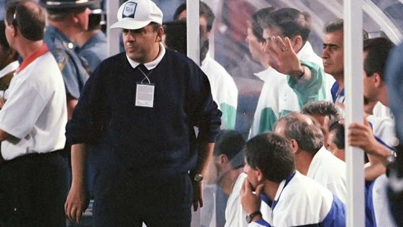 Με μαύρα περιβραχιόνια η Εθνική