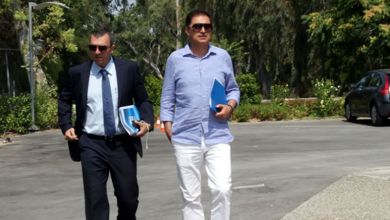 Χωρίς άδεια αλλά με μεταγραφές!