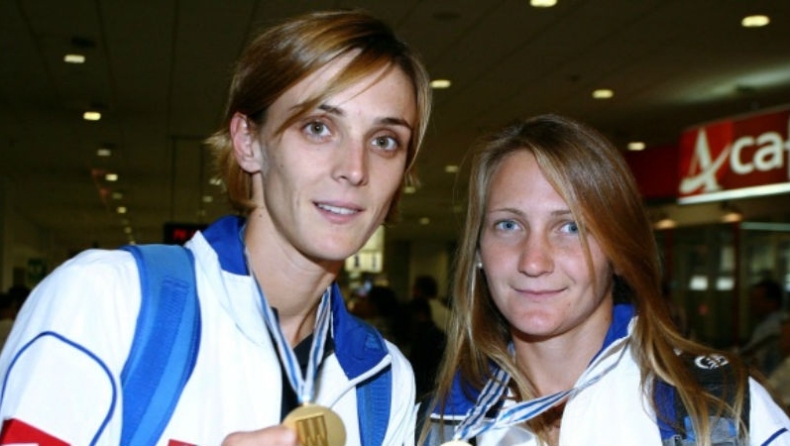 Εύκολα στον ημιτελικό