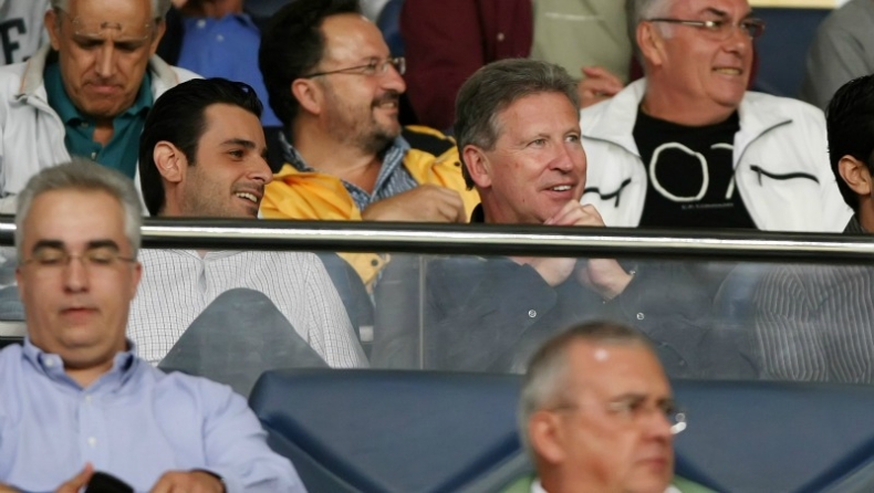 Αποφασίζουν οι ξένοι