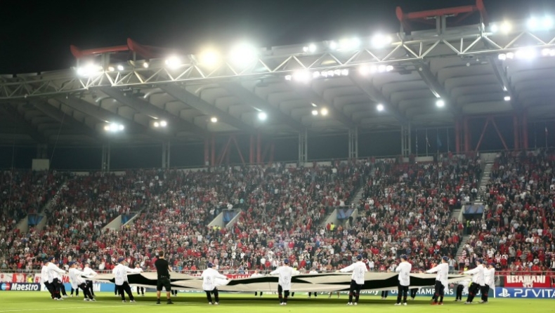 Δίπλα κι όχι απέναντι…