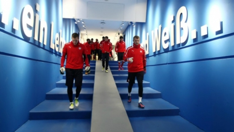 «Κοκκινίζει» το Veltins Arena!