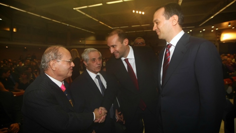 Μαζί Γιαννακόπουλοι και Αγγελόπουλοι