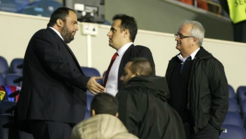 «Δεν σχολιάζουμε γελοιότητες...»