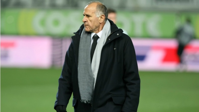 Κωνσταντίνου: «Δεν υπάρχει θέμα προπονητή»!