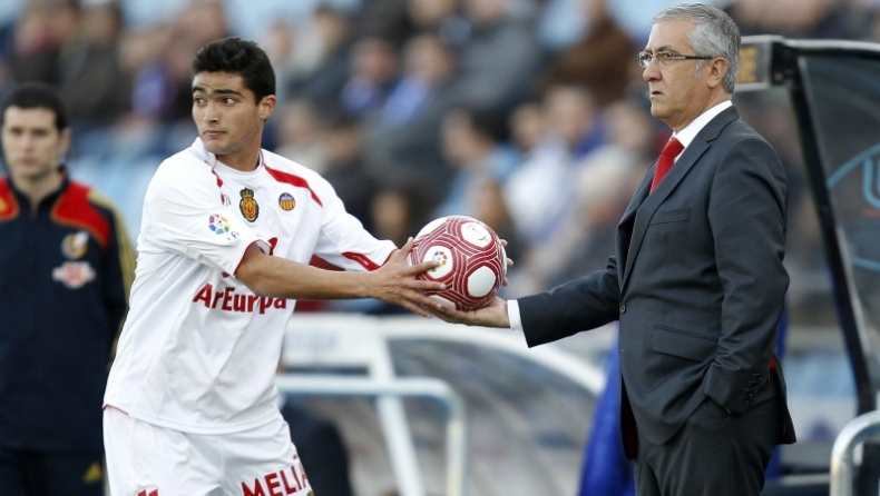 Στηρίζουν ακόμη τον Μανθάνο